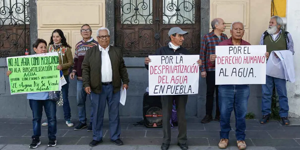 Protestan en el Congreso de Puebla contra privatización del agua; piden respuestas