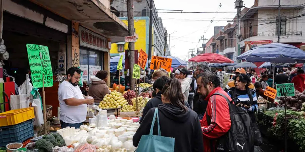 A reventar mercados poblanos para comprar productos de la cena navideña