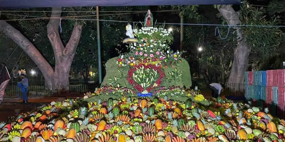 Ofrenda monumental de frutas en Atlixco dedicada a la Virgen de Guadalupe