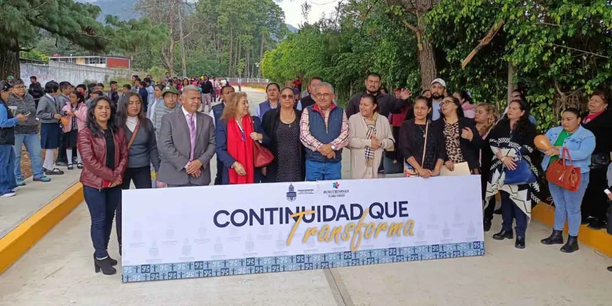 Pavimentación de calle beneficiará a estudiantes y docentes de Huauchinango