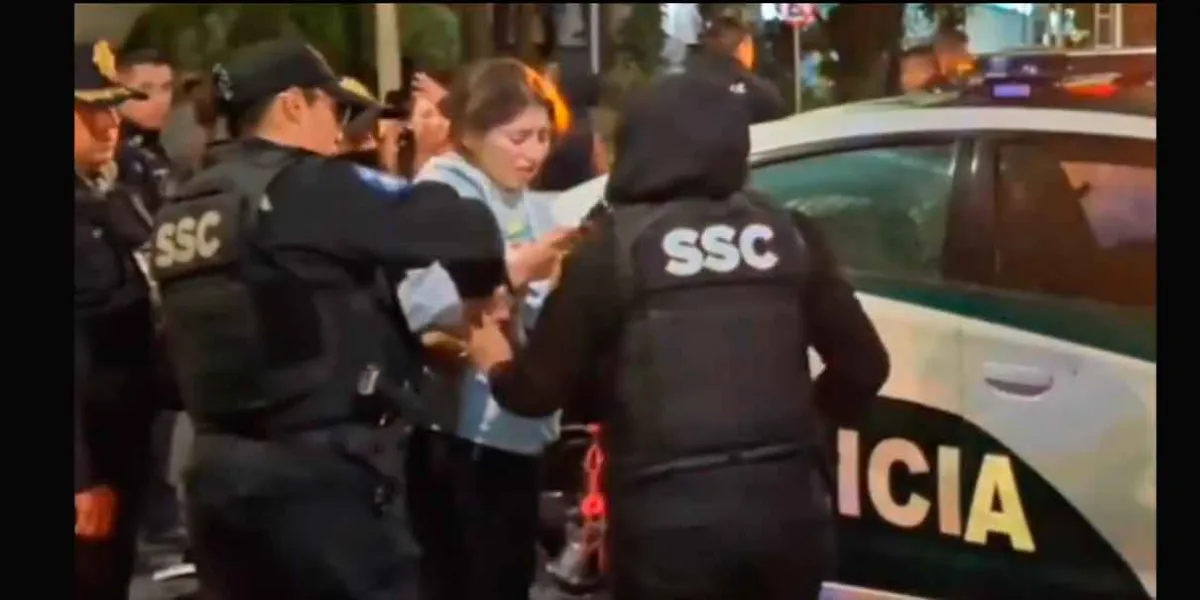 VIDEO. Borracha mujer trata de evitar alcoholímetro y se impacta contra patrulla