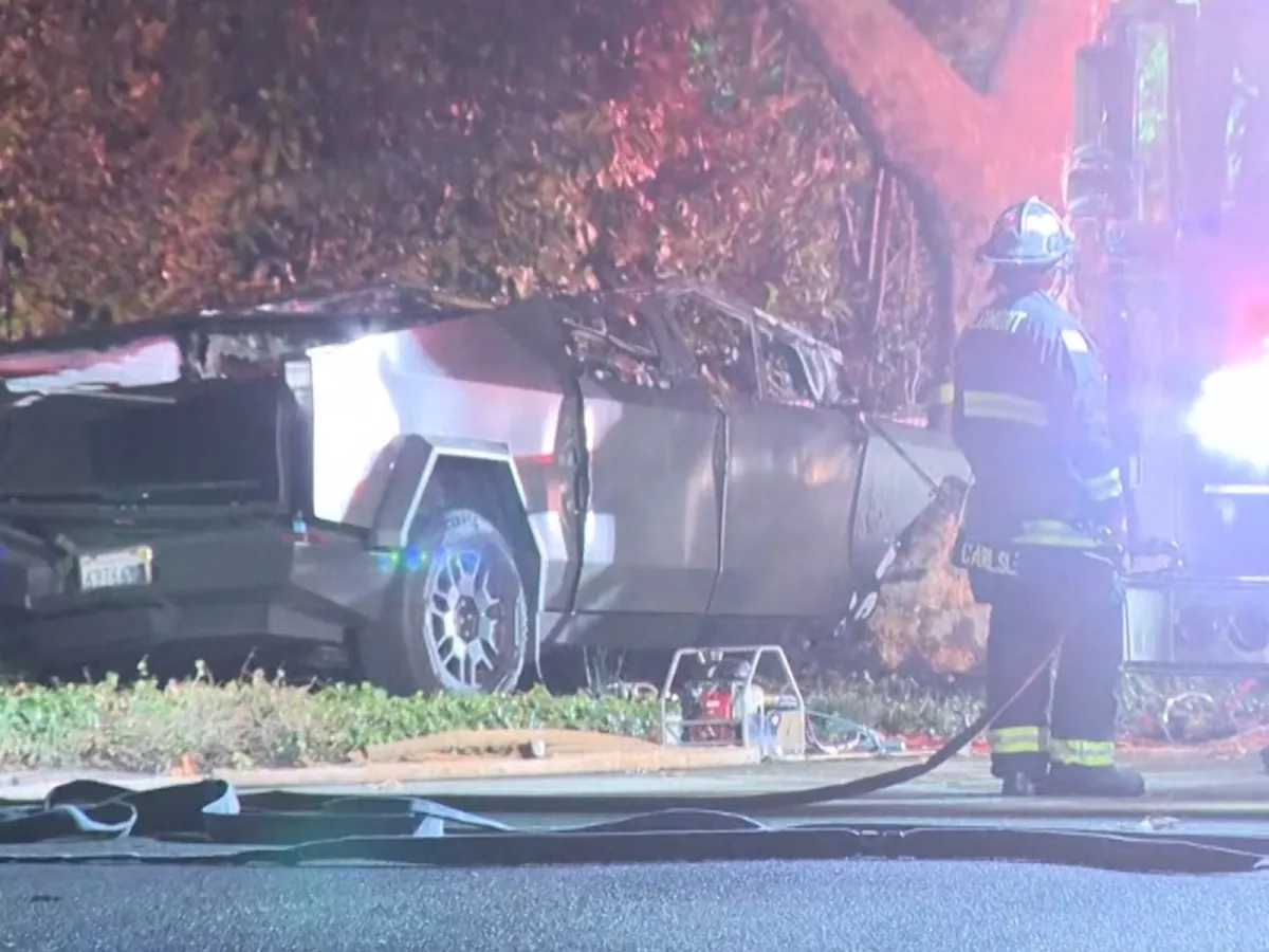 Falla  de Tesla Cybertruck provocó la muerte de tres jóvenes 