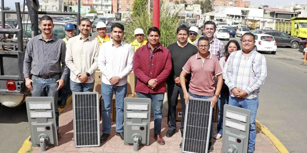 Cuautlancingo apuesta por luminarias solares para combatir la inseguridad