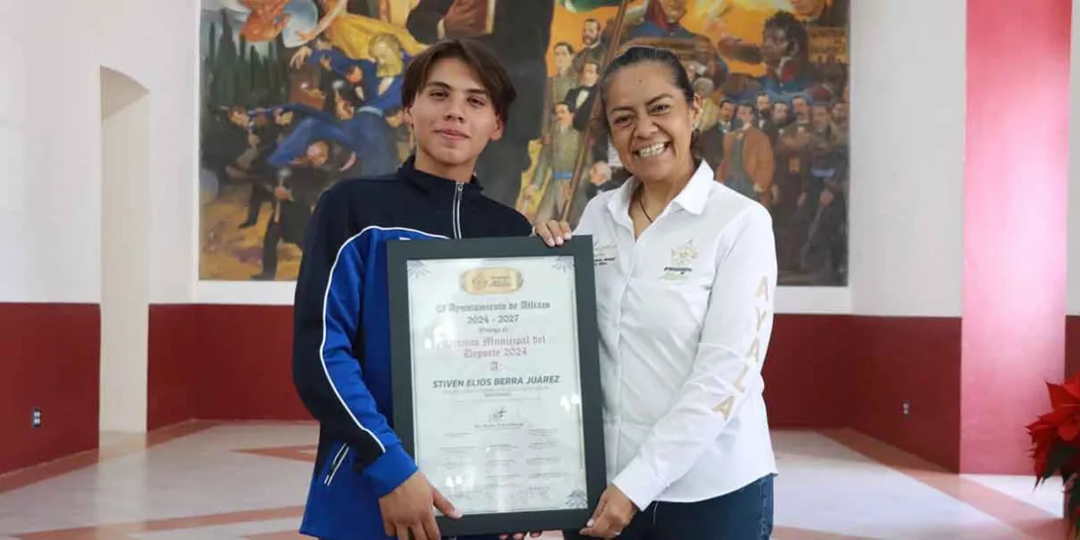 Elios Berra recibió el Premio Municipal del Deporte en Atlixco