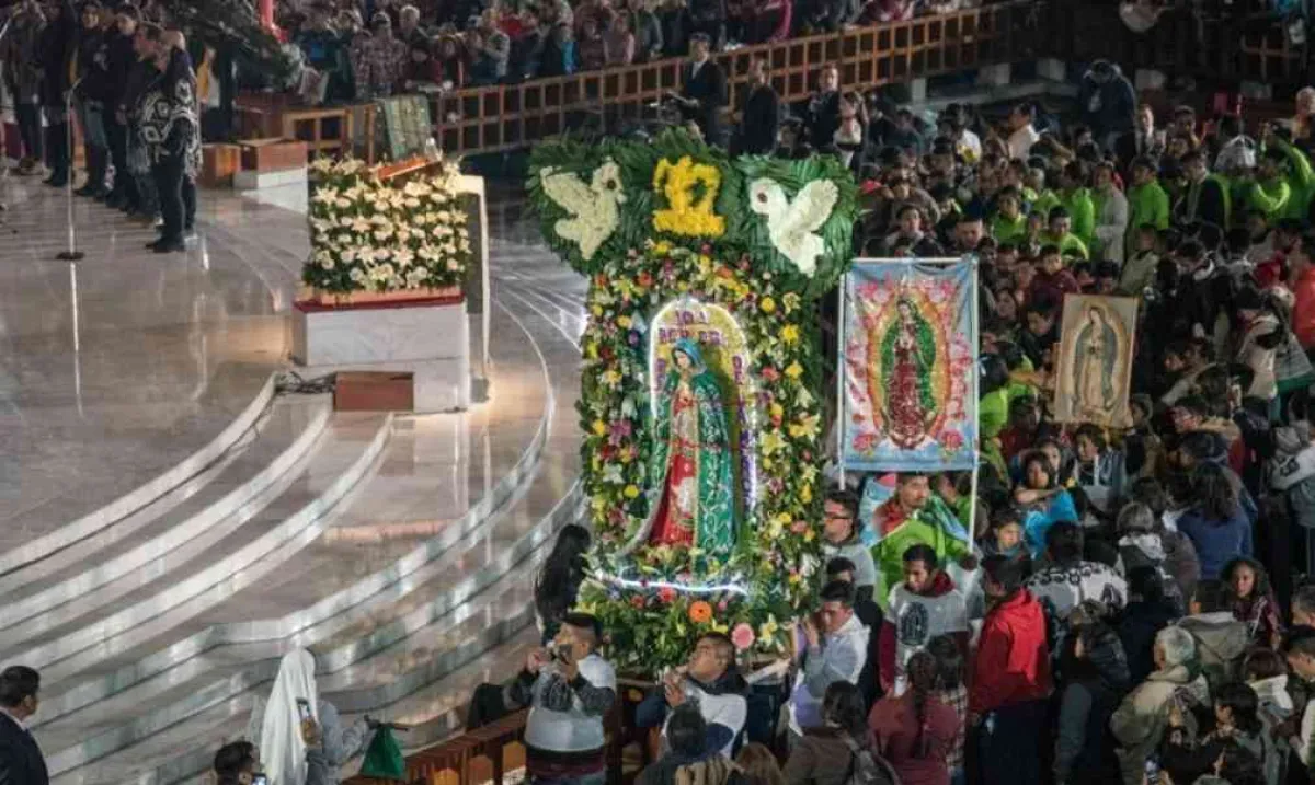  Con fervor cantan las “Mañanitas” la Virgen de Guadalupe 