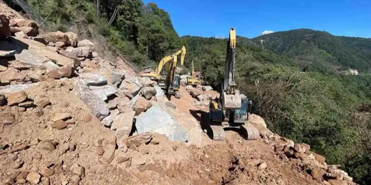 Abren camino provisional en zona bloqueada de la Puebla-Orizaba