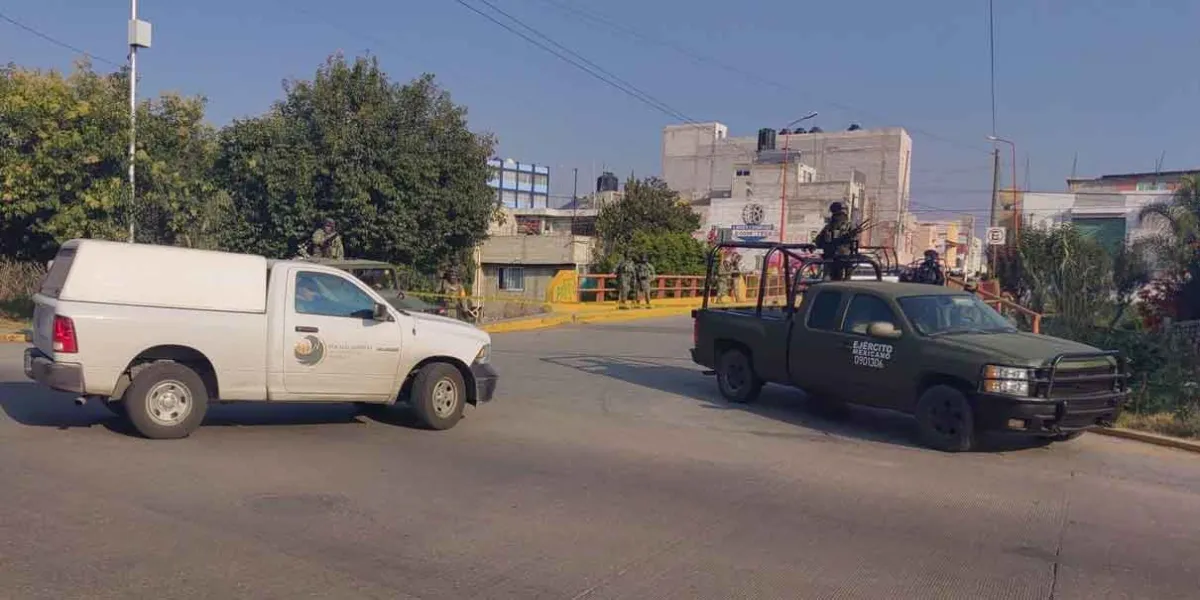 Criminales cadáveres encobijados en puente de Texmelucan