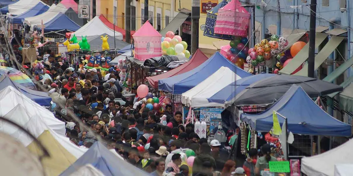 Ambulantes provocaron el cierre de al menos 20 comercios en el centro en 2024