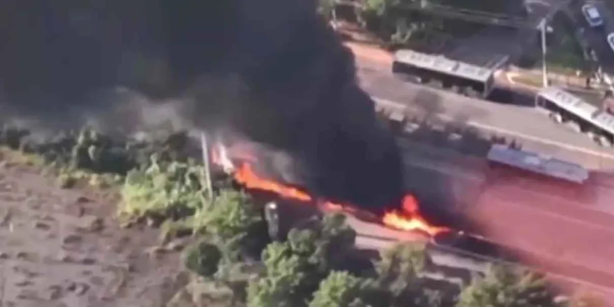 Avión cayó en concurrida avenida de San Paulo; hay dos muertos