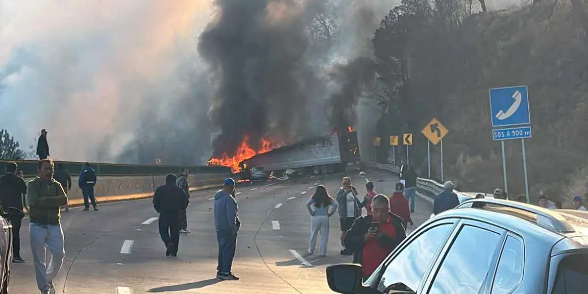 Cierre total en la México-Puebla por accidente que dejó 6 muertos