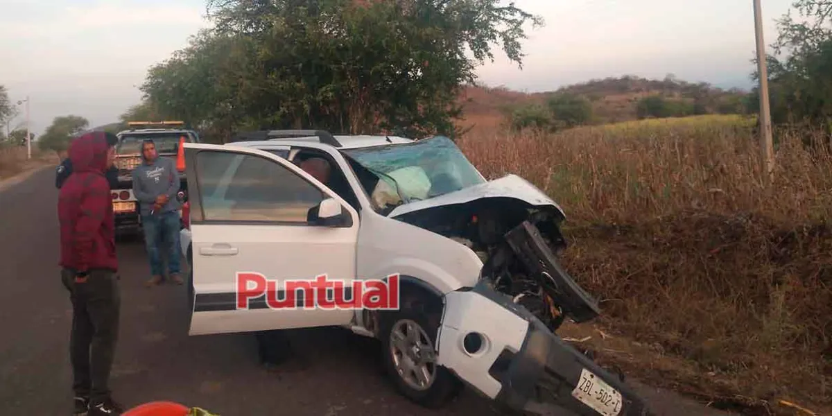 Accidente carretero cobra la vida de un funcionario del Ayuntamiento de Izúcar