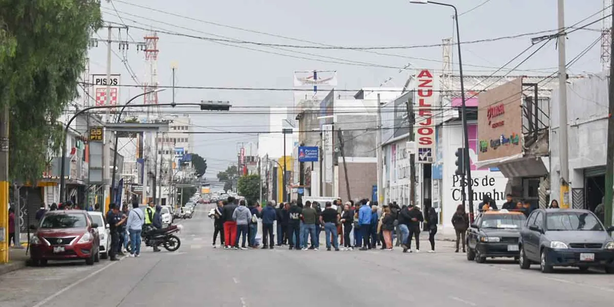 Diputada del PRI pide frenar ampliación de parquímetros en Puebla; vecinos protestan en contra