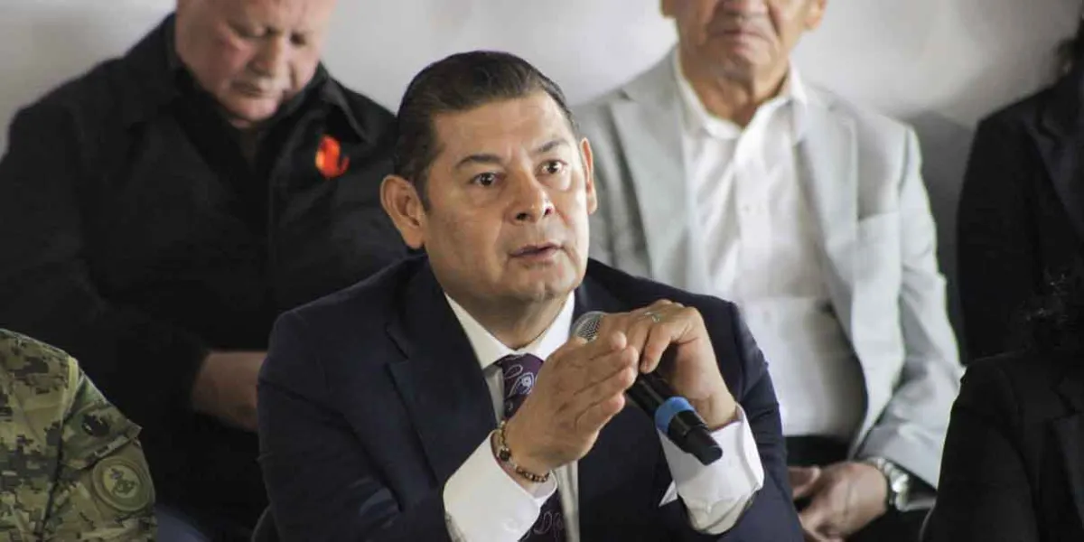 Gobierno estatal da de baja a tres funcionarios por actos inadecuados