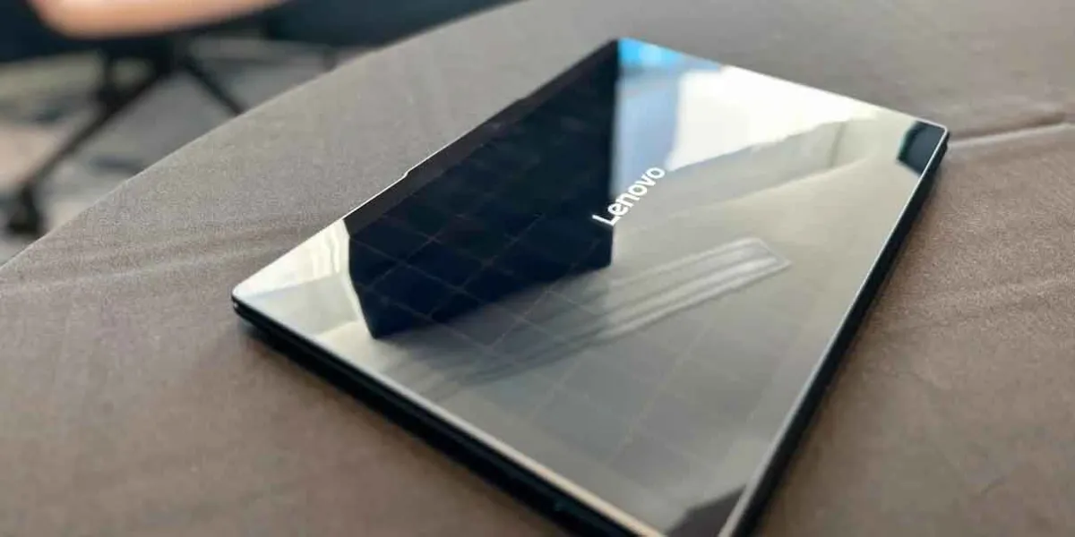 Lenovo revoluciona el mercado con un portátil que se carga con energía solar