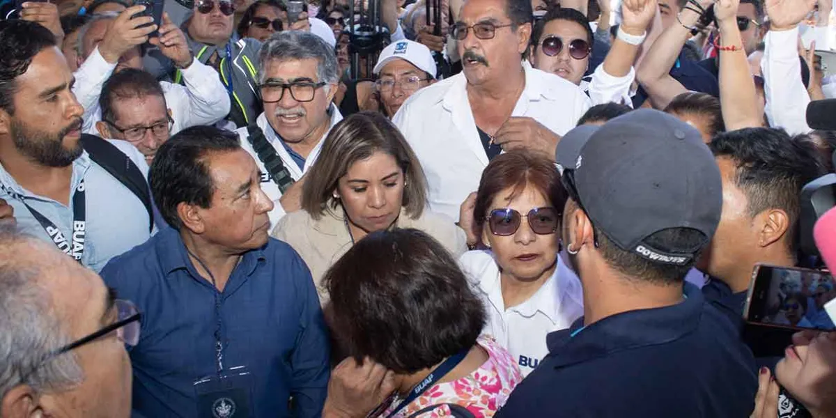  Rectora de la BUAP encabeza marcha para fomentar el diálogo en Ciudad Universitaria