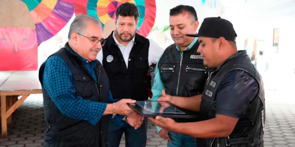 Moto Club Iron Eagles entregó reconocimiento al edil Rogelio López