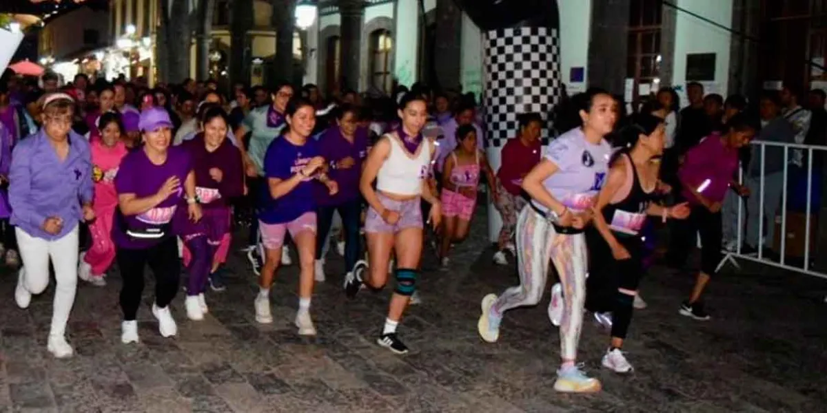 Más de 300 mujeres participaron en la Carrera Nocturna de Zacatlán