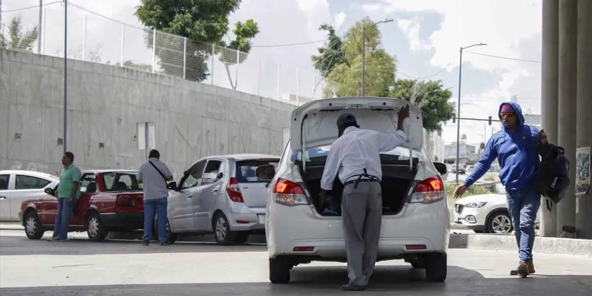 Más de 14 denuncias por narcomenudeo en taxis pirata de Puebla