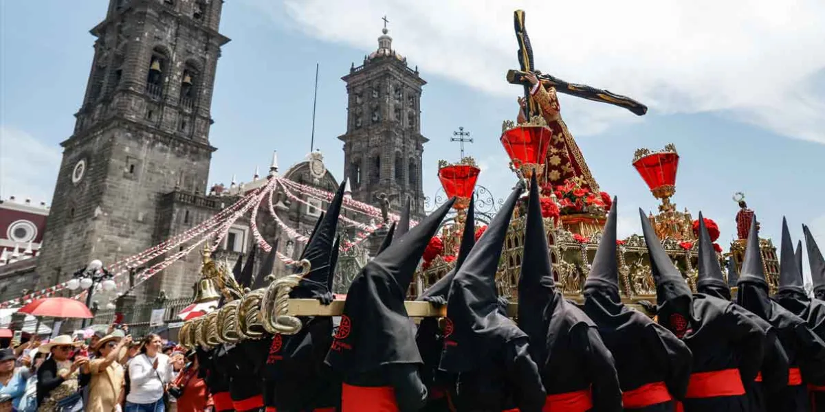Monumental e histórica Procesión de Viernes Santo en Puebla