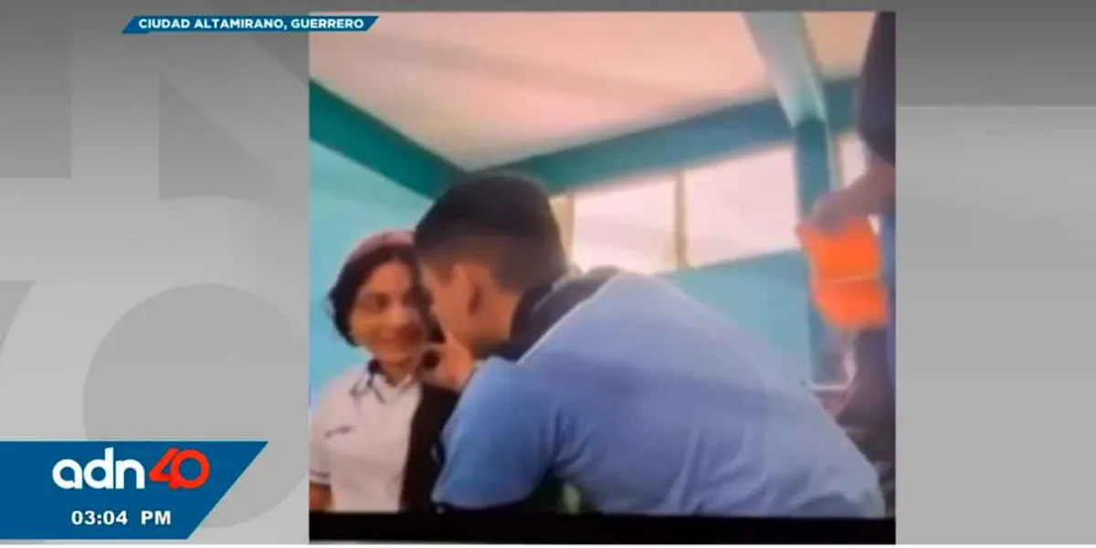 VIDEO.  Estudiante golpea a su novia en un salón de clases, desata indignación
