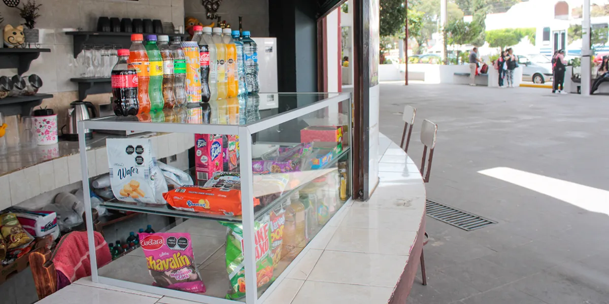 Transición saludable: Franquicias en escuelas poblanas cambian su oferta