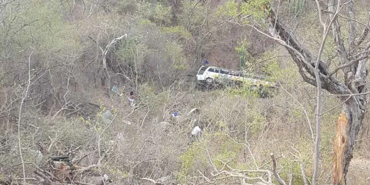 Autobús cae a Barranco en Tehuitzingo; reportan múltiples víctimas