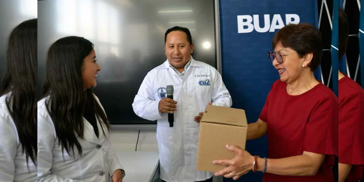 Entrega Rectora Lilia Cedillo 50 microscopios para laboratorios en CU2