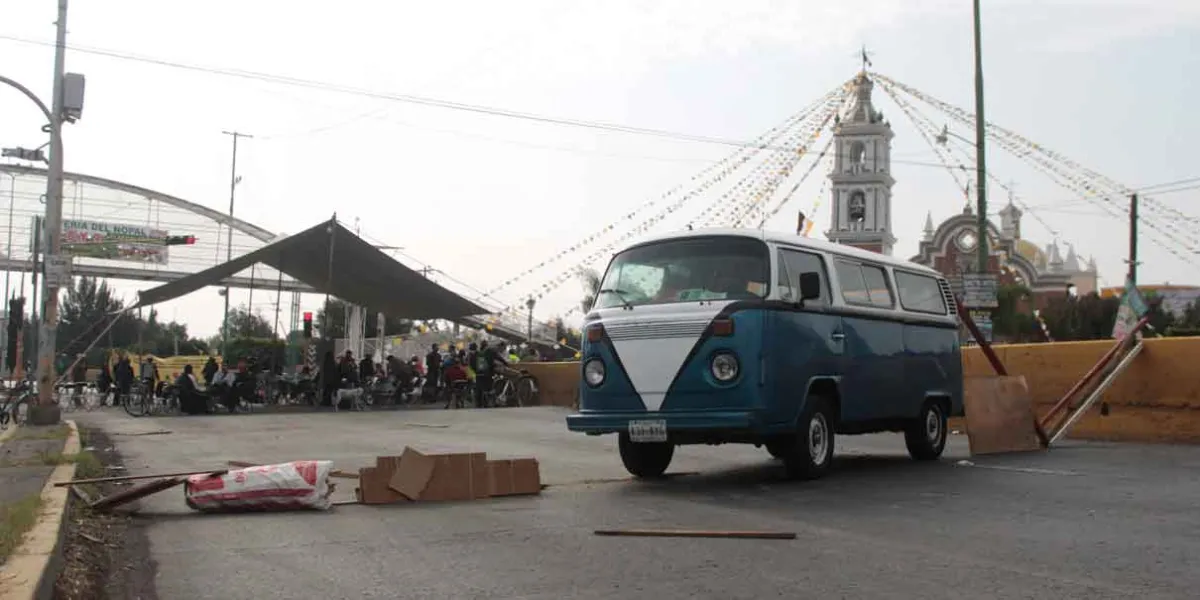 Permanece bloqueo en la carretera federal a Atlixco: pueblos originarios exigen diálogo directo con la alcaldesa