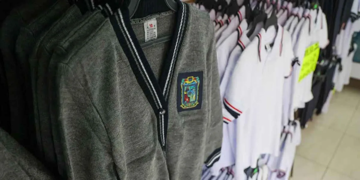 Puebla garantiza uniformes y zapatos escolares gratuitos para 2025-2026