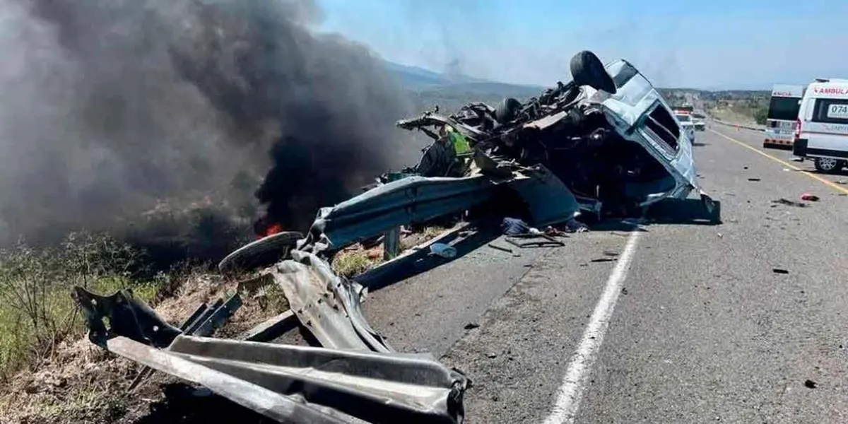 Accidente en la Cuacnopala-Oaxaca cobra la vida de mujer embarazada, su esposo y hermana