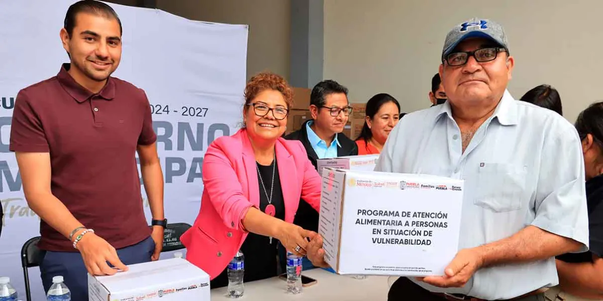 Entregan despensas a adultos mayores en Cuautlancingo