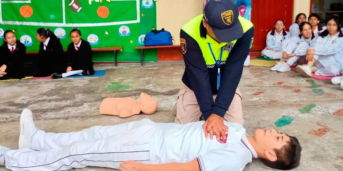 Capacitan a alumnos y docentes de Huauchinango en primeros auxilios