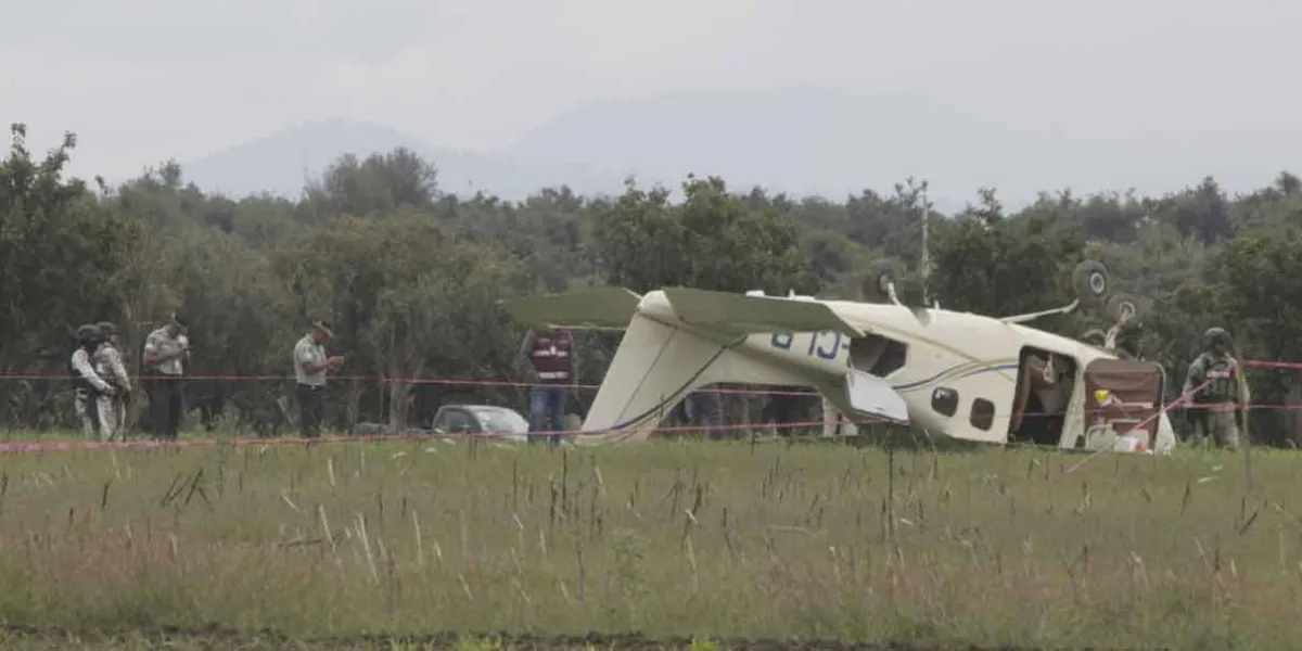 Cayó avioneta en campos de cultivos de Huejotzingo; hay dos lesionados