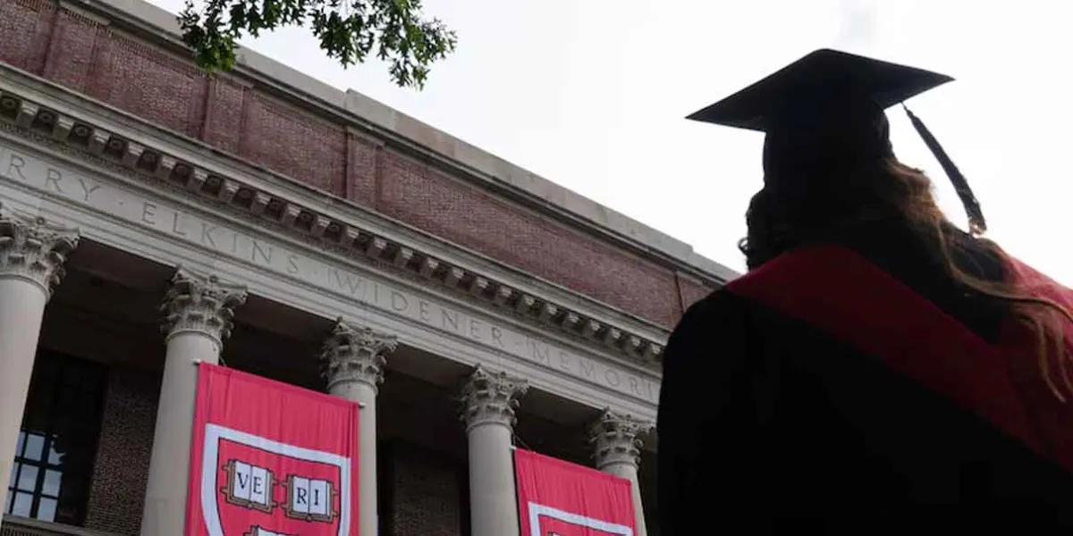 Jueza bloquea orden de Trump que prohibía ingreso a estudiantes internacionales