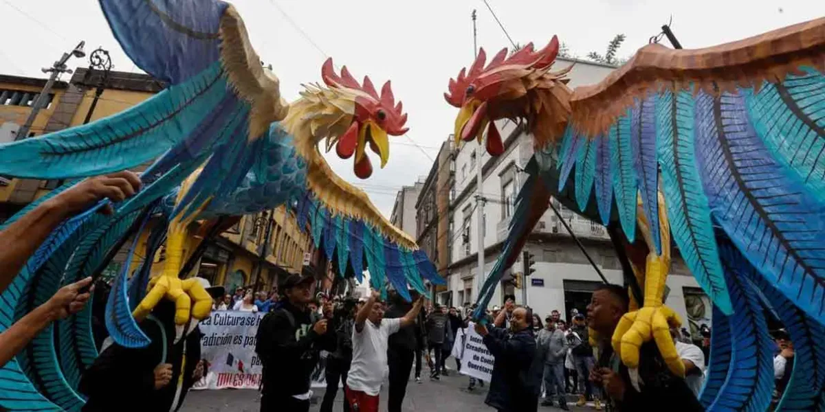 Marchan en CDMX en defensa de peleas de gallos y corridas de toros tras reforma antitaurina