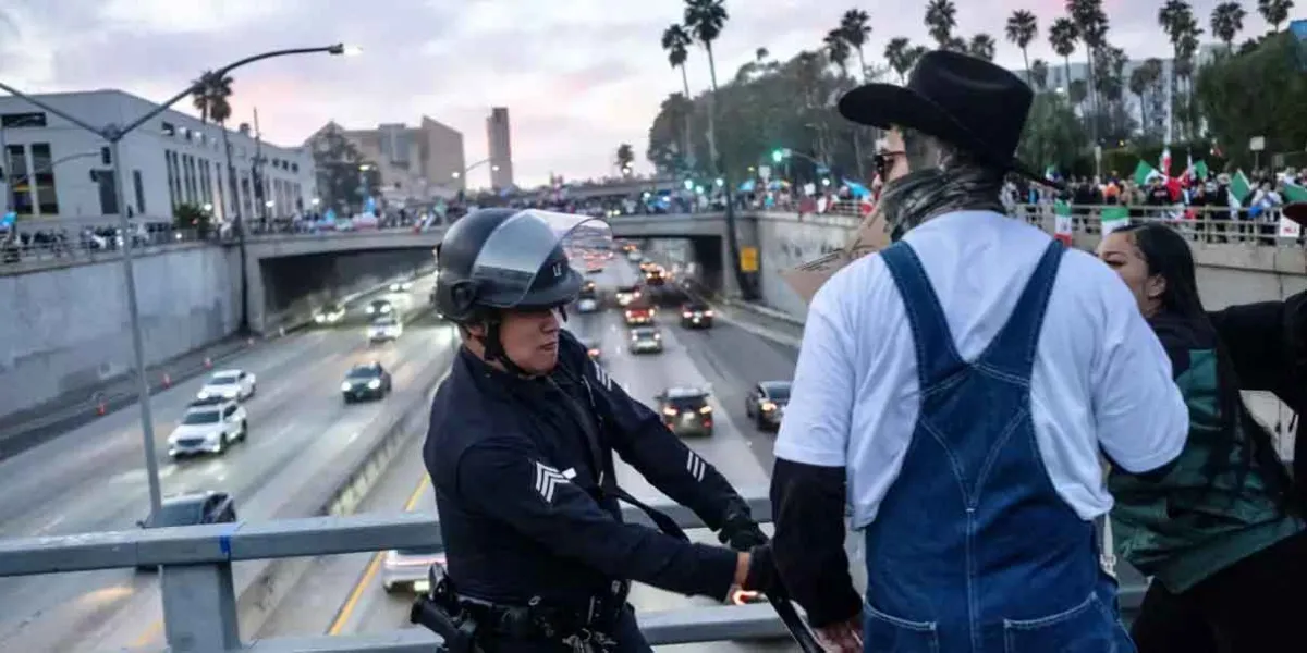 Protestas contra redadas de ICE crecen en EU; Pentágono manda más refuerzo militar