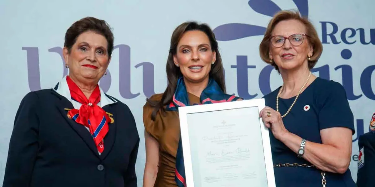 Recibe MariElise Budib el nombramiento como presidenta honoraria del Voluntariado de Damas de la Cruz Roja Mexicana