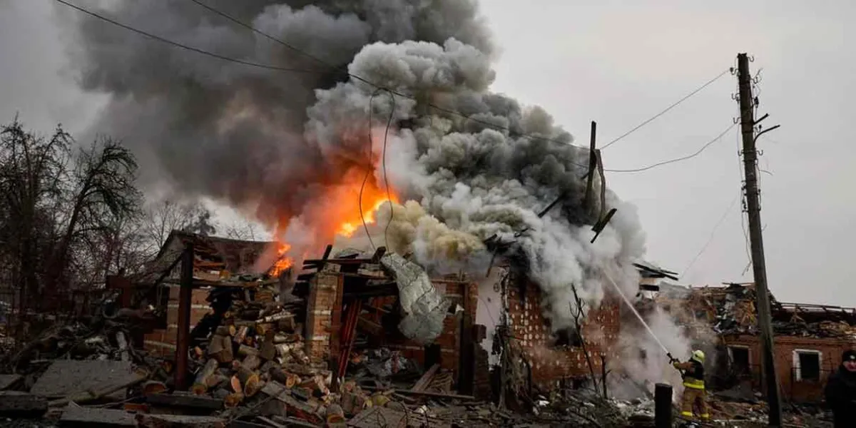 Rusia intensifica ataques sobre Ucrania, hospital de maternidad con daños graves