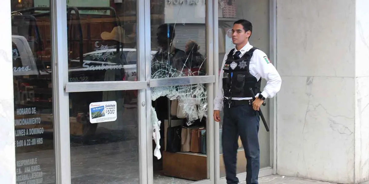 Segundo asalto a Sanborns en Puebla: ladrones ingresan con cristalazo y roban perfumería