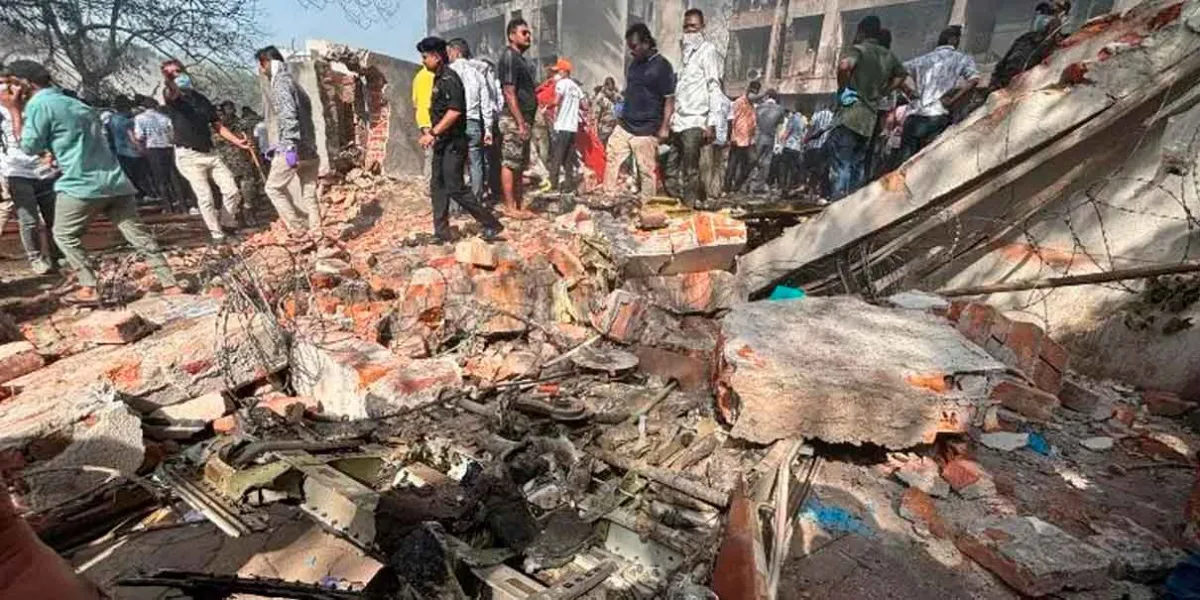 Tragedia aérea en Ahmedabad: avión de Air India con 244 personas a bordo se estrella rumbo a Londres