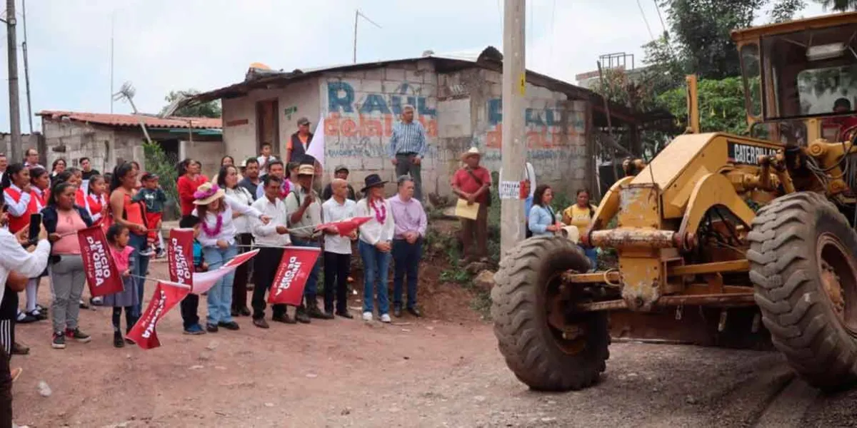 Bety Sánchez inició la rehabilitación de caminos en Zacatlán