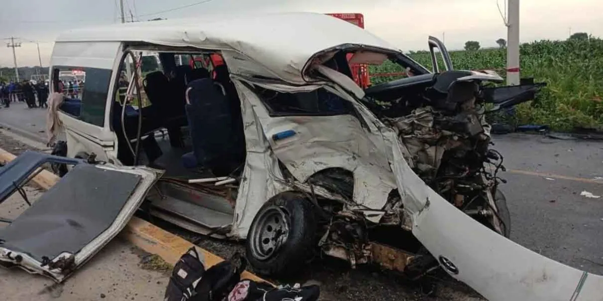 Camión de Coca Cola embistió a transporte de personal y mató a cinco trabajadores