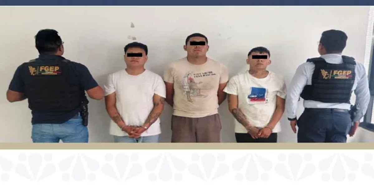 FGE  asegura vehículo ligado a homicidio y detiene a tres hombres en operativo encubierto