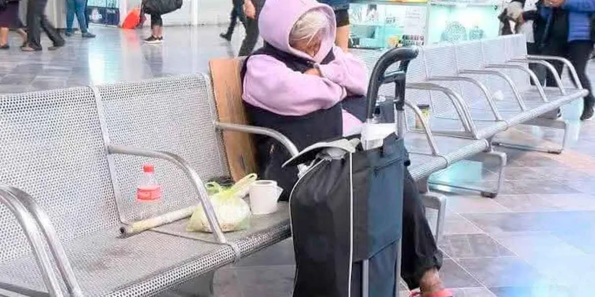 Fallece doña Mary, la mujer de la tercera edad que vivía en la Central de Autobuses de Puebla