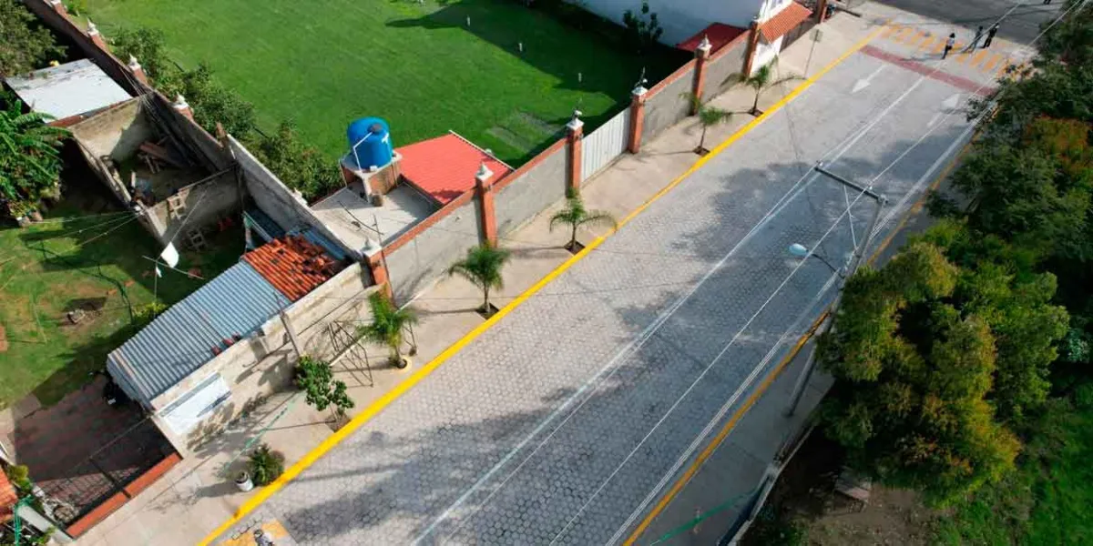 Ariadna Ayala entregó camino escolar y vecinal rehabilitado en Lomas de Axocopan