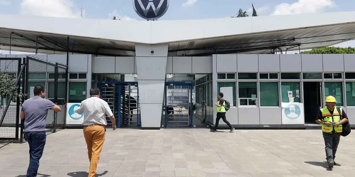 Tensión sindical en VW Puebla: acusan acoso y despidos injustificados