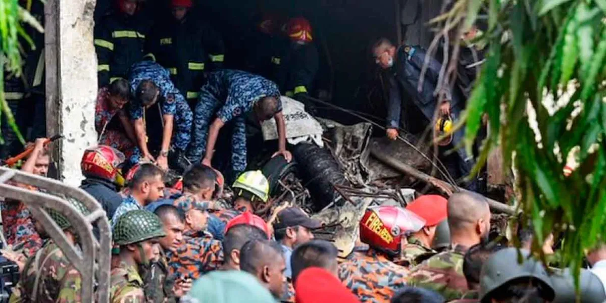 VIDEO. Tragedia aérea en Bangladésh: se estrella avión militar sobre escuela y deja al menos 18 muertos