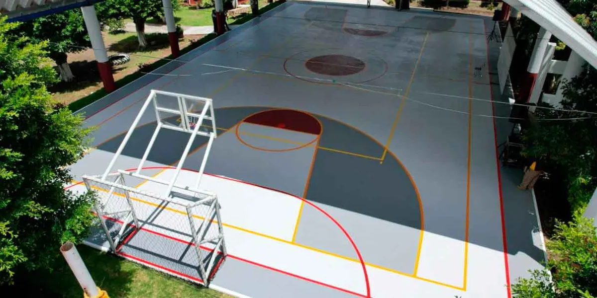 Ariadna Ayala entregó otra cancha escolar rehabilitada en Atlixco