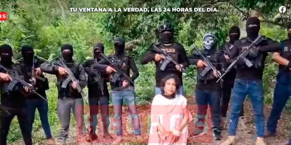 Secuestran a maestra jubilada en Veracruz; la obligan a lanzar advertencia a taxistas en video con hombres armados