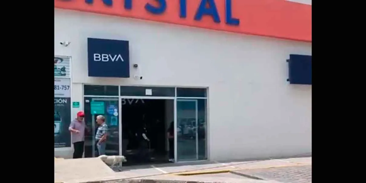 Asaltan a cuentahabiente en sucursal de BBVA Bancomer en Plaza Crystal  Texmelucan